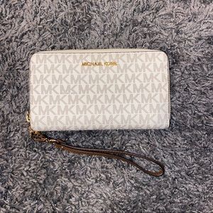 Michael Kors Jet Set Travel Logo Quarter-Zip Wallet